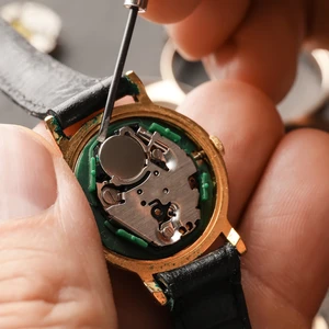 Odborná výměna baterie v hodinkách