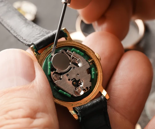 Odborn&aacute; v&yacute;měna baterie v hodink&aacute;ch