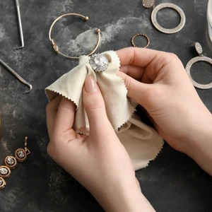 pece-o-zlate-a-stribrne-sperky