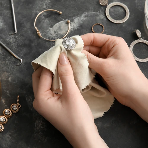 pece-o-zlate-a-stribrne-sperky