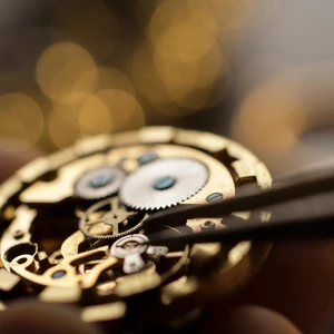 Precizní servis hodinek – detail mechanismu